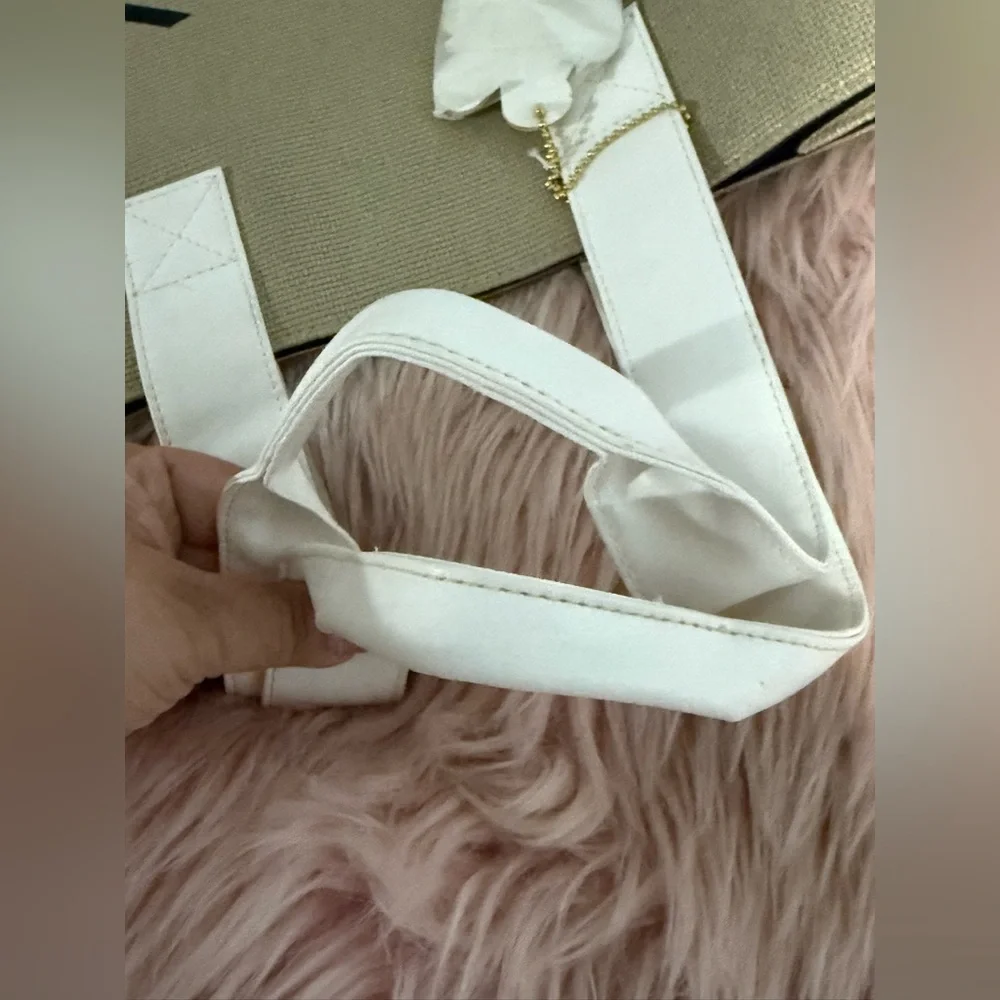 Marc‎ Jacobs Daisy Tan and White Tote Bag